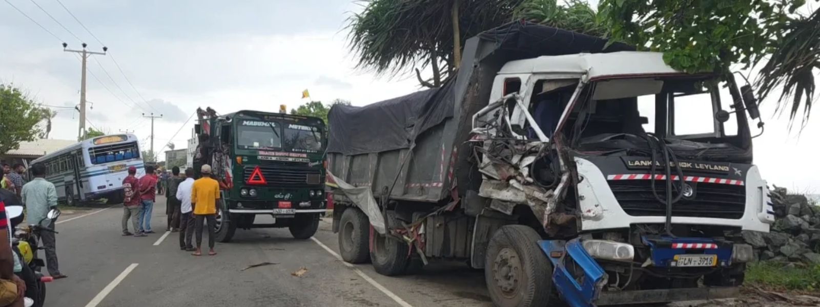 Six Injured in Bus-Lorry Collision in Ahangama